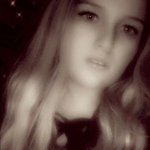 Meet your Posher, Alexis